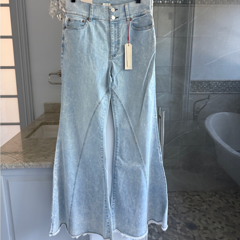 Alice + Olivia Beautiful Seamed Wide-leg Jeans - Picture 9 of 17